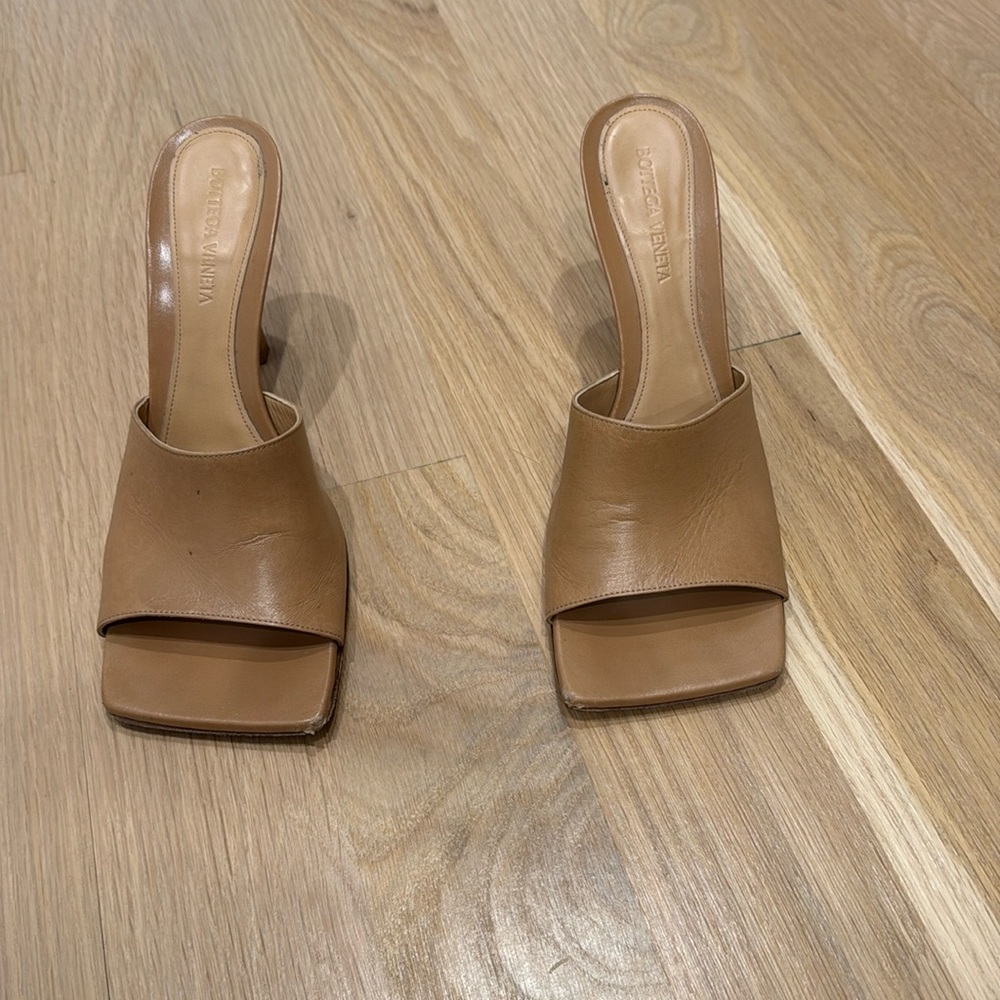 Bottega slides beige very comfy and chic. Some wear and tear